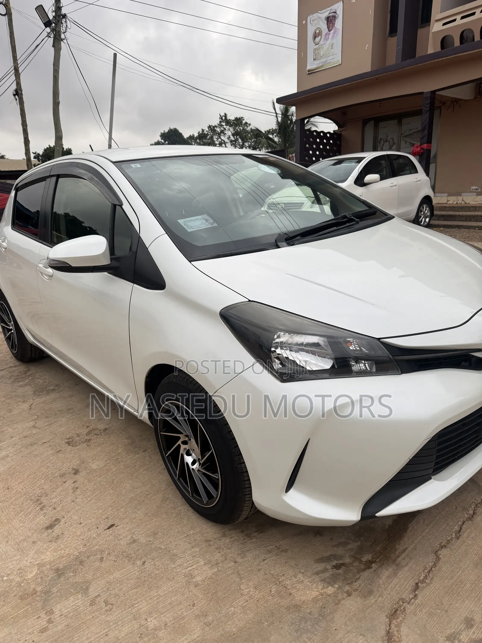 Toyota Vitz 1.3 FWD 5dr 2015 White