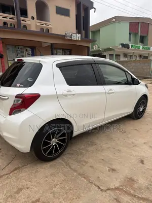 Toyota Vitz 1.3 FWD 5dr 2015 White