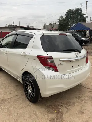 Toyota Vitz 1.3 FWD 5dr 2015 White