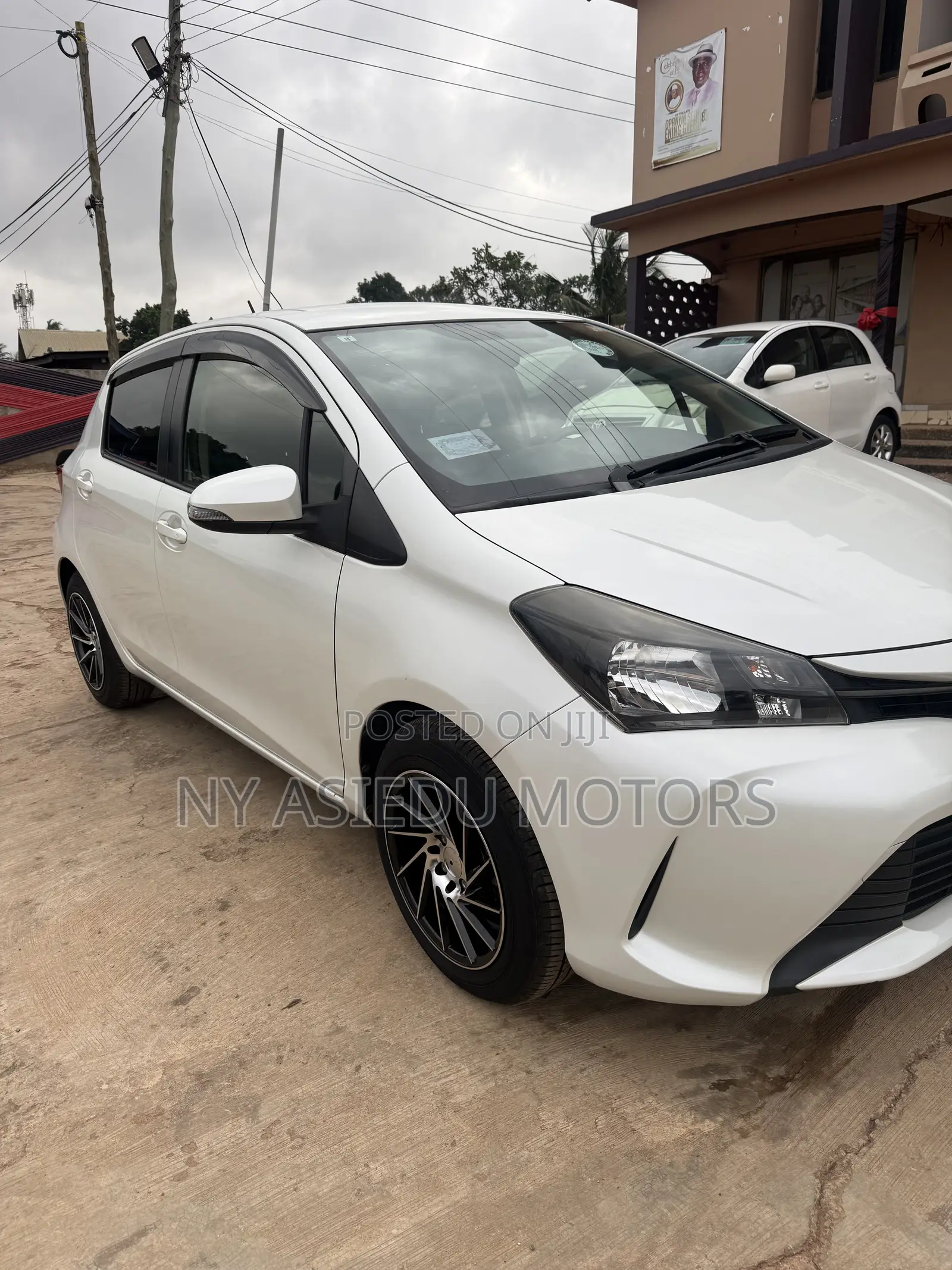 Toyota Vitz 1.3 FWD 5dr 2015 White