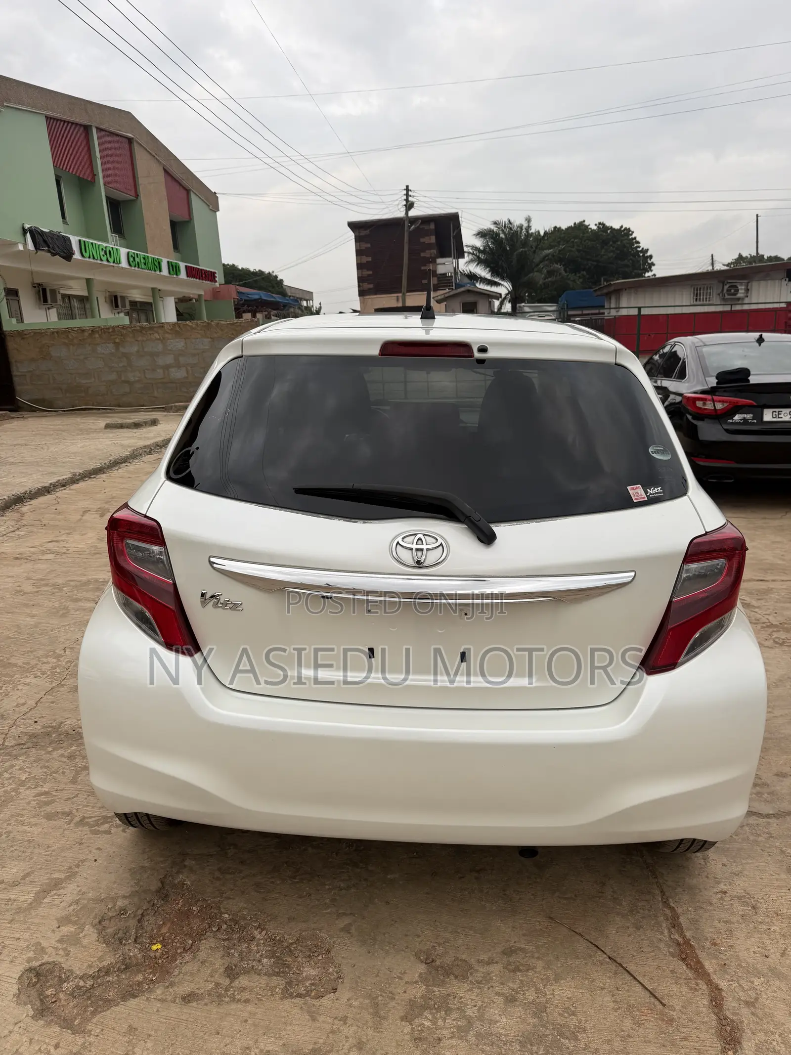 Toyota Vitz 1.3 FWD 5dr 2015 White