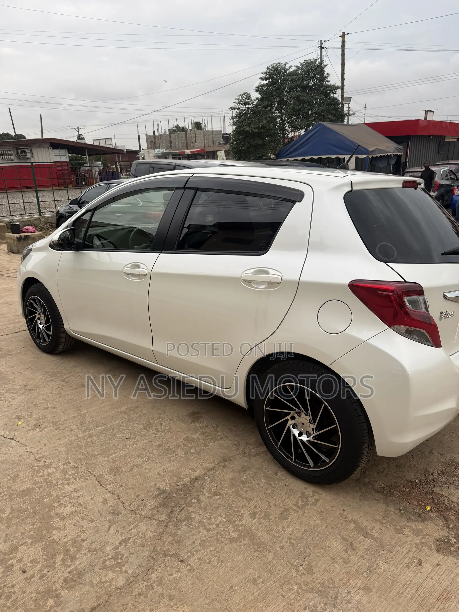 Toyota Vitz 1.3 FWD 5dr 2015 White