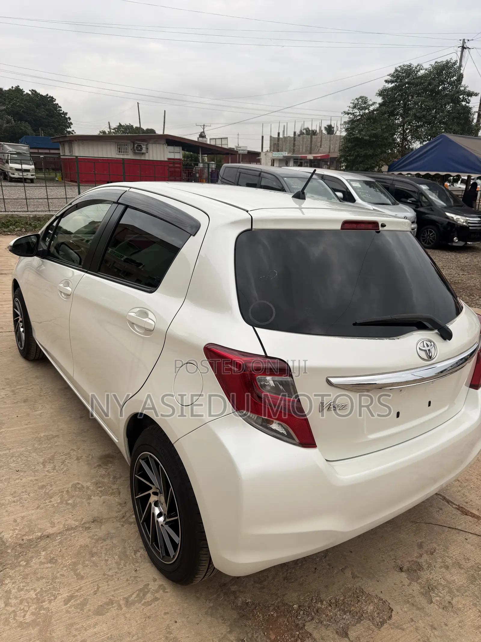 Toyota Vitz 1.3 FWD 5dr 2015 White