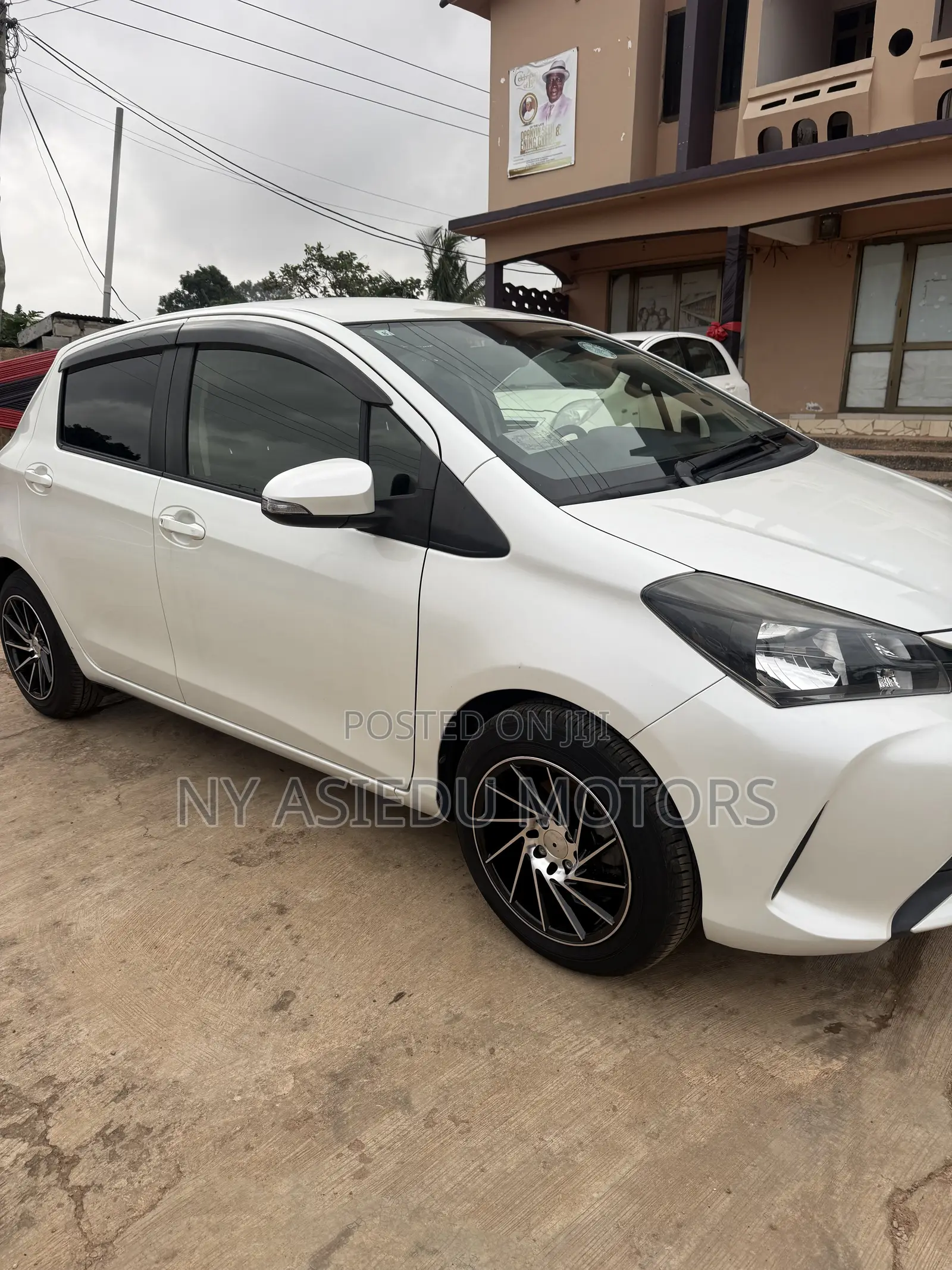 Toyota Vitz 1.3 FWD 5dr 2015 White