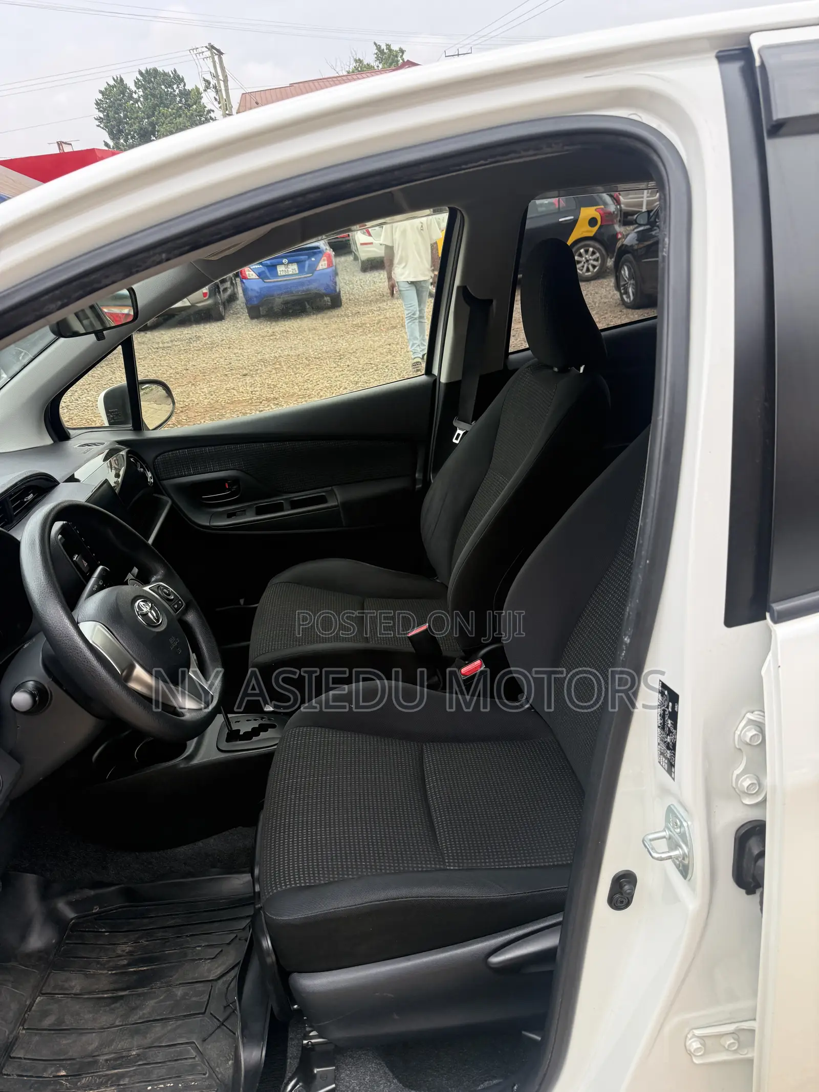 Toyota Vitz 1.3 FWD 5dr 2015 White