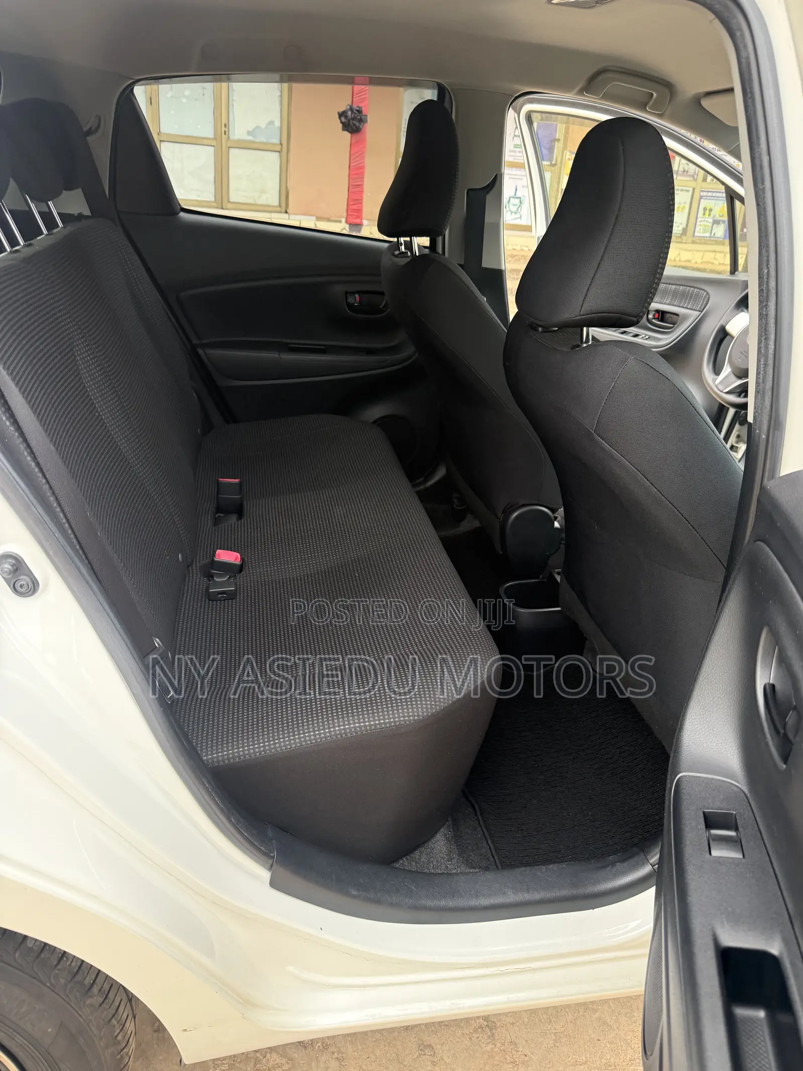 Toyota Vitz 1.3 FWD 5dr 2015 White
