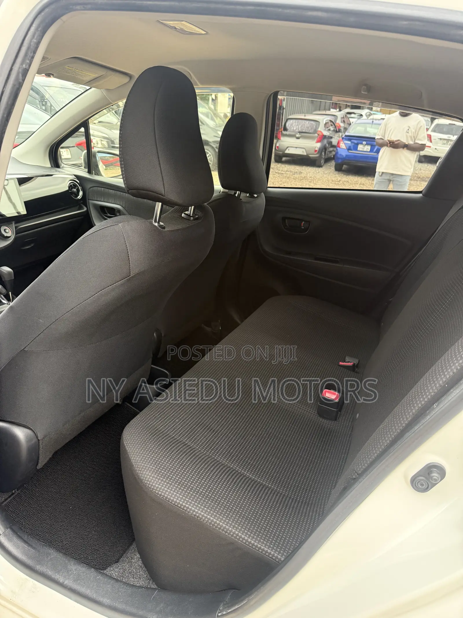 Toyota Vitz 1.3 FWD 5dr 2015 White