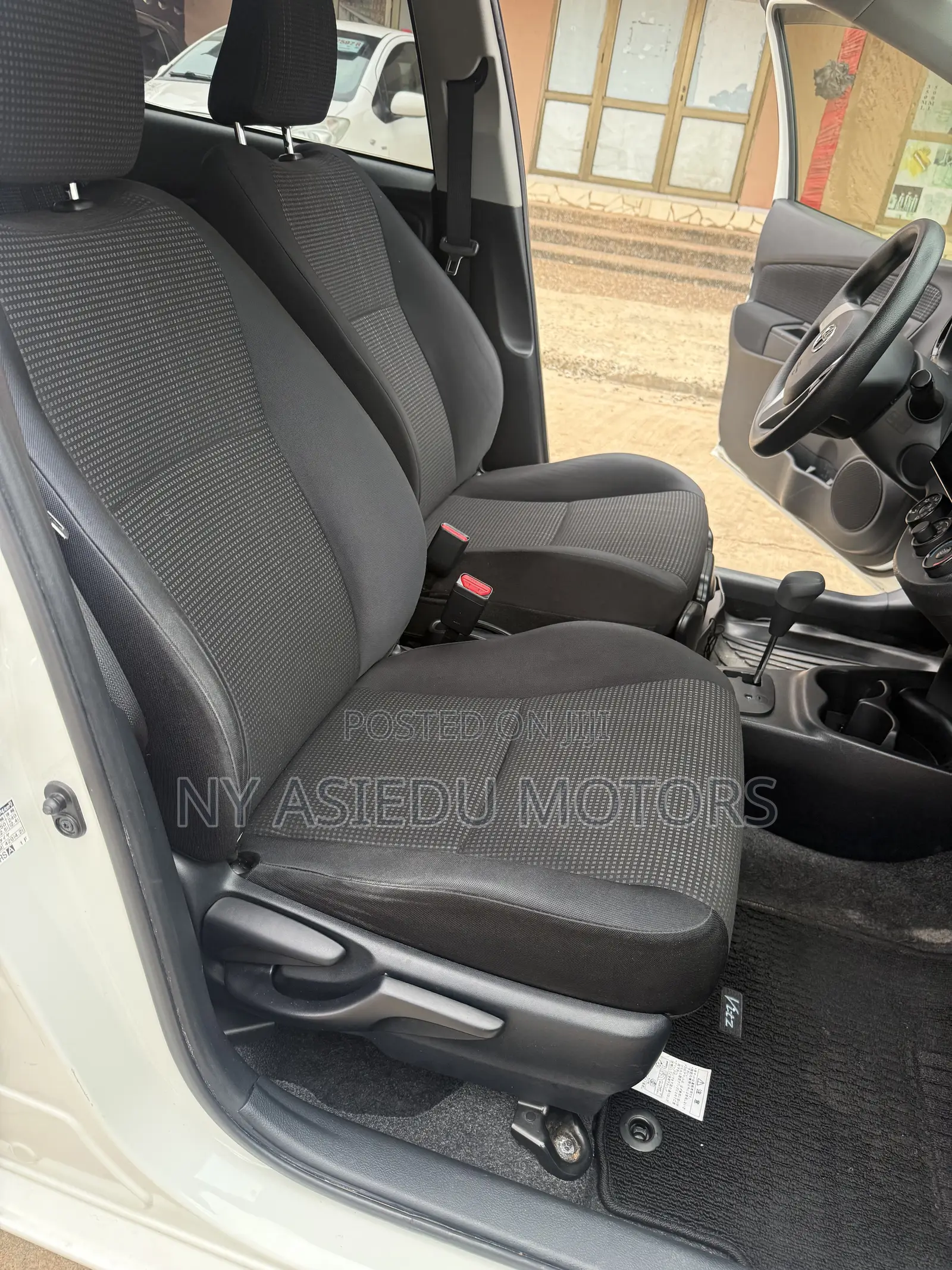 Toyota Vitz 1.3 FWD 5dr 2015 White
