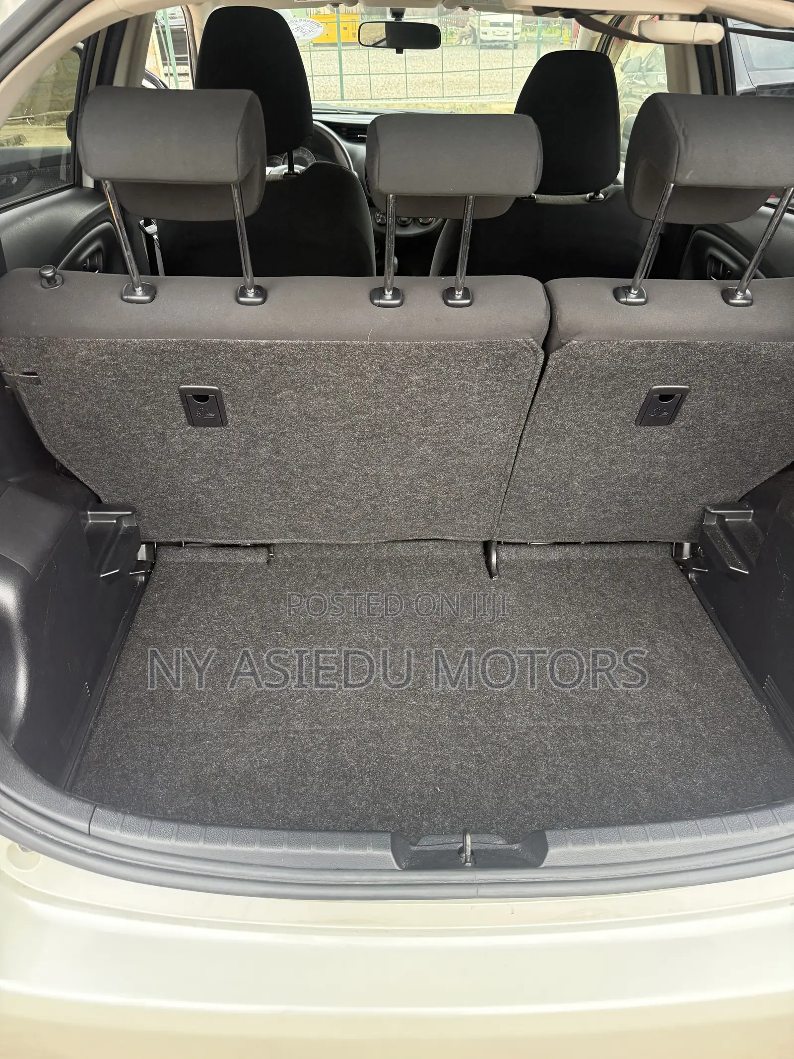 Toyota Vitz 1.3 FWD 5dr 2015 White
