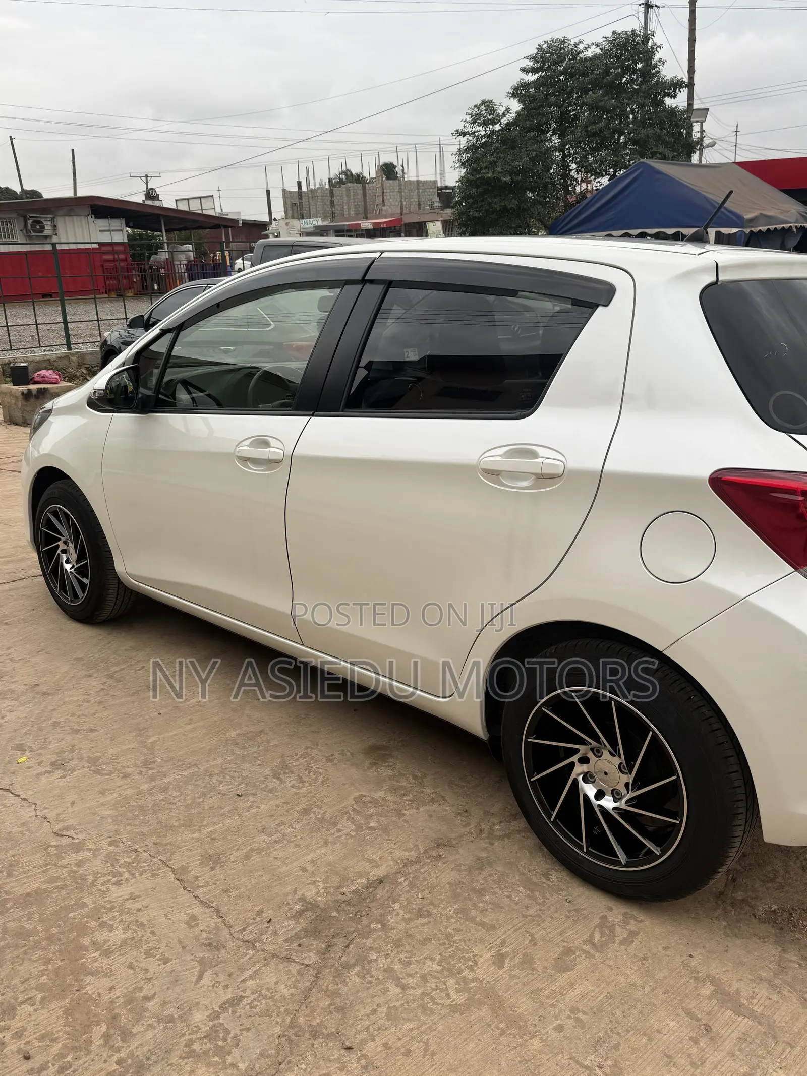 Toyota Vitz 1.3 FWD 5dr 2015 White