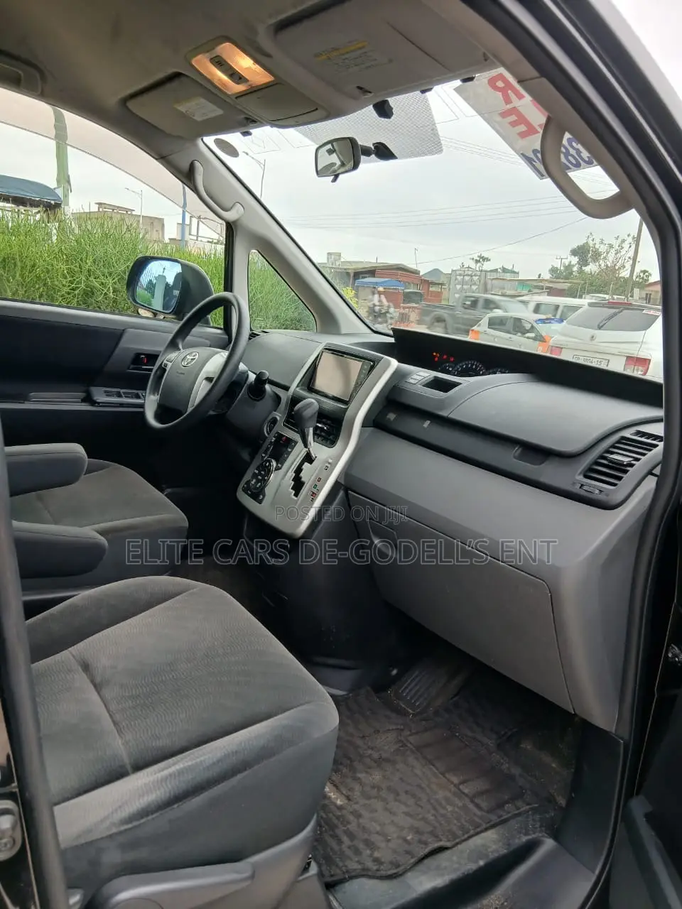 Toyota Voxy X L Edition 2WD 8-Seater 2012 Black