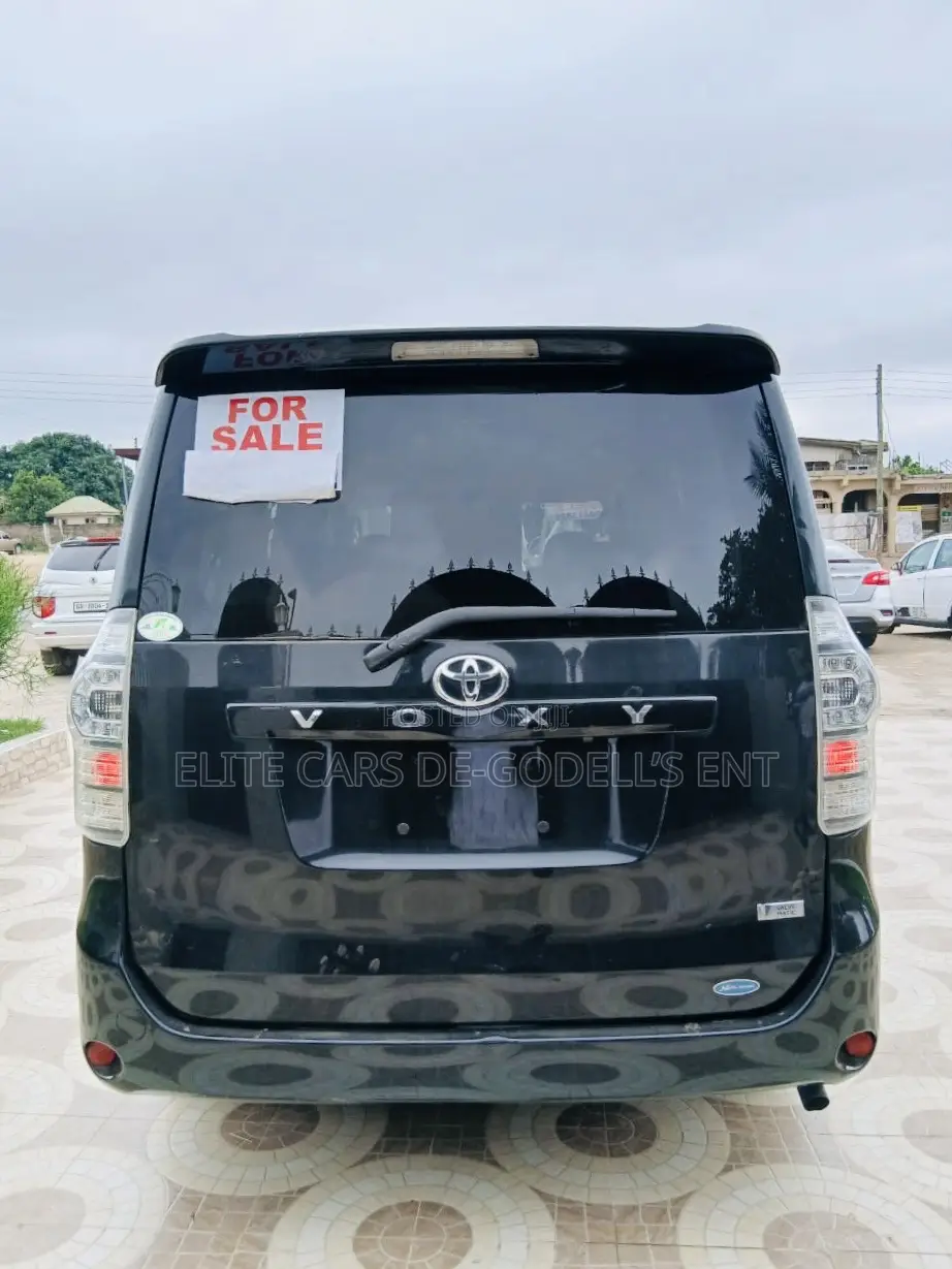 Toyota Voxy X L Edition 2WD 8-Seater 2012 Black