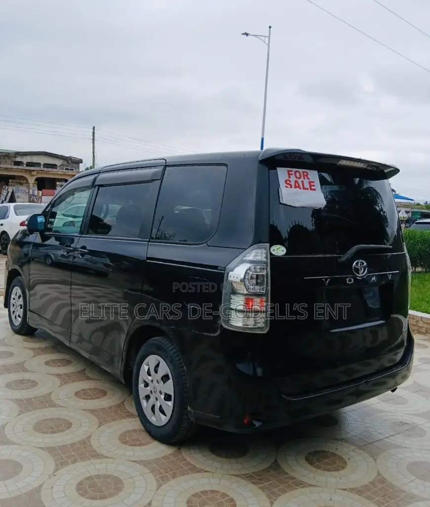Toyota Voxy X L Edition 2WD 8-Seater 2012 Black