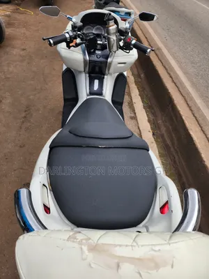 Yamaha Majesty 2010 White
