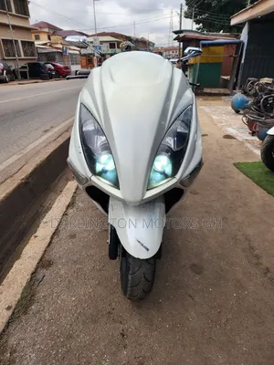 Yamaha Majesty 2010 White