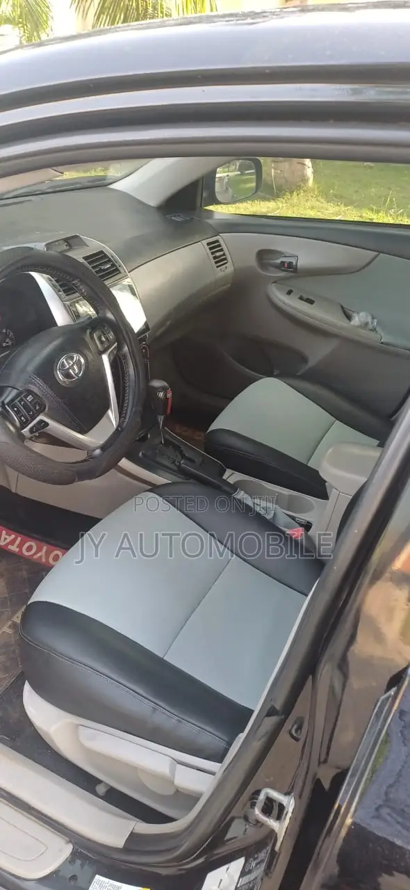 Toyota Corolla 2013 Black