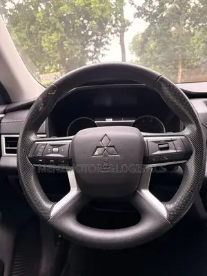 Mitsubishi Outlander ES 2024 Red