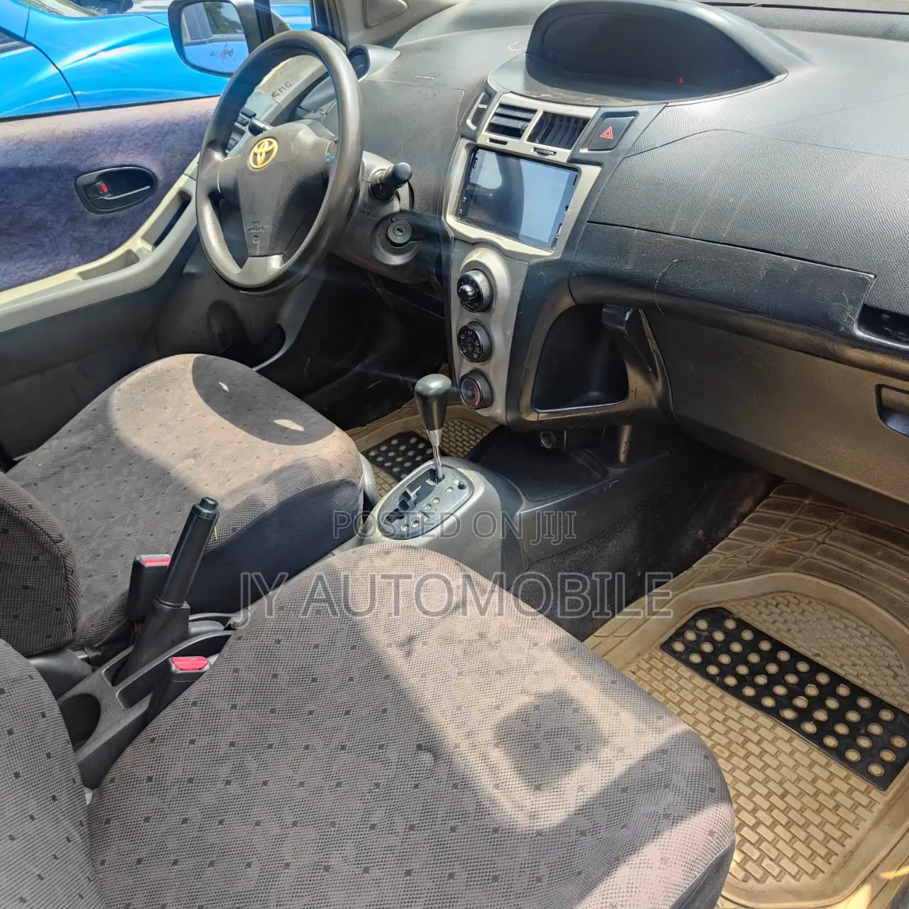 Toyota Vitz 1.3 FWD 3dr 2010 Silver