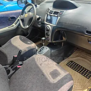 Toyota Vitz 1.3 FWD 3dr 2010 Silver