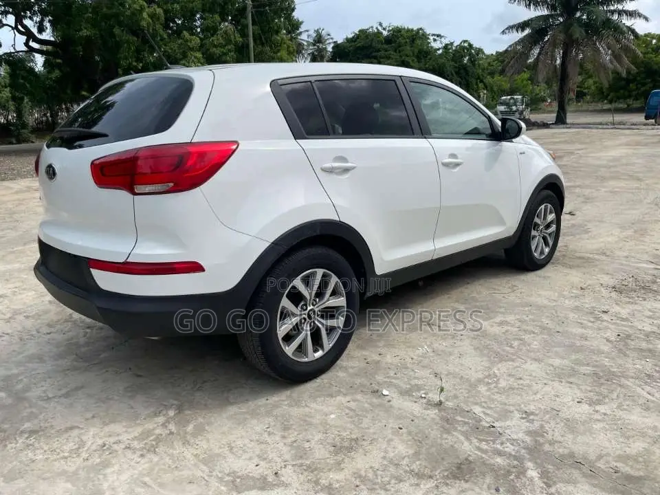 Kia Sportage LX 4dr SUV (2.4L 4cyl 6A) 2015 White