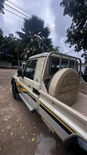 Toyota Land Cruiser 2022 Brown
