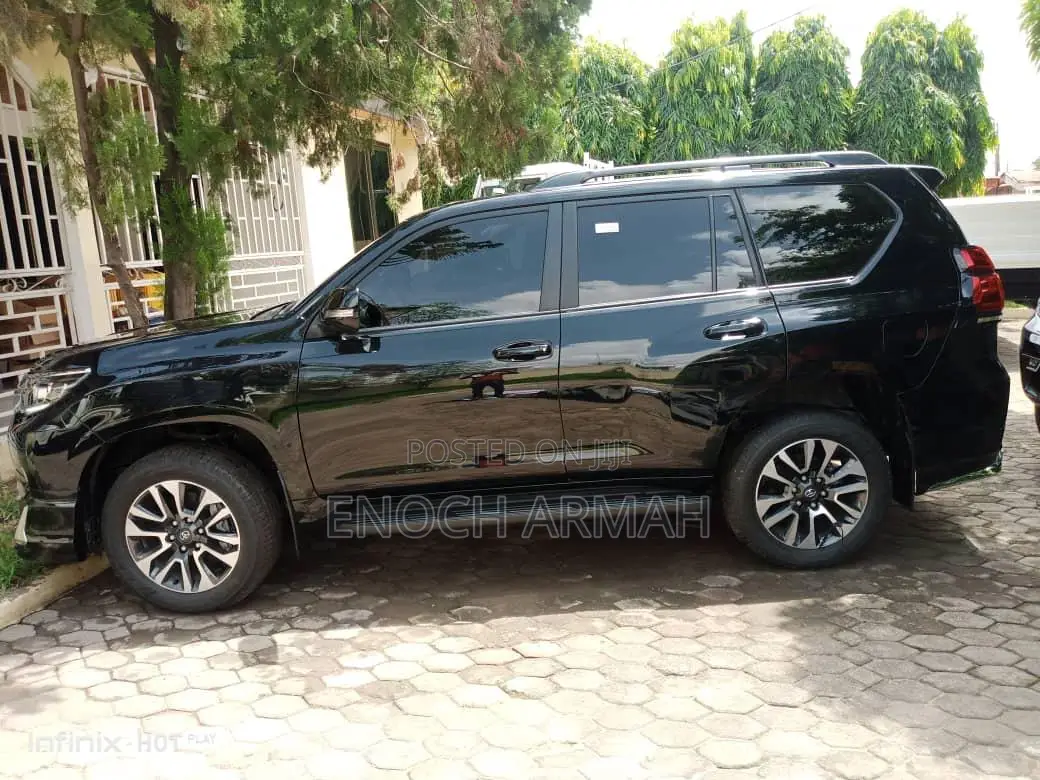 New Toyota Land Cruiser Prado 2.7 2023 Black