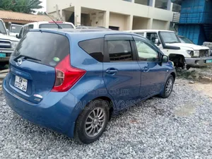 Nissan Versa 1.6 SV 4dr Sedan (1.6L 4cyl CVT) 2015 Blue
