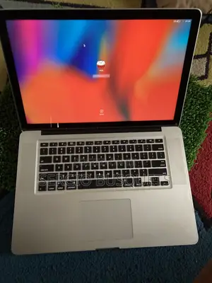 Laptop Apple MacBook Pro 2010 6GB Intel Core i5 HDD+SSD 500GB