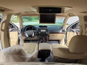 Toyota Land Cruiser Prado 2017 White