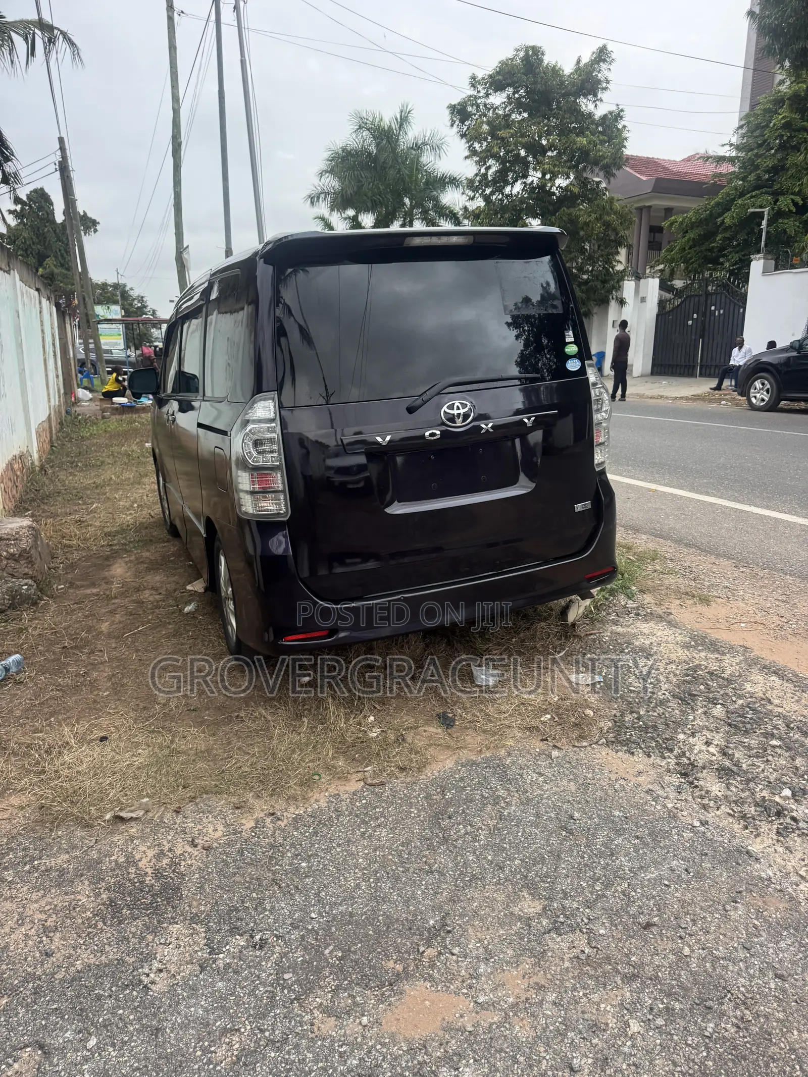 Toyota Voxy V 2WD 7-Seater 2013 Black