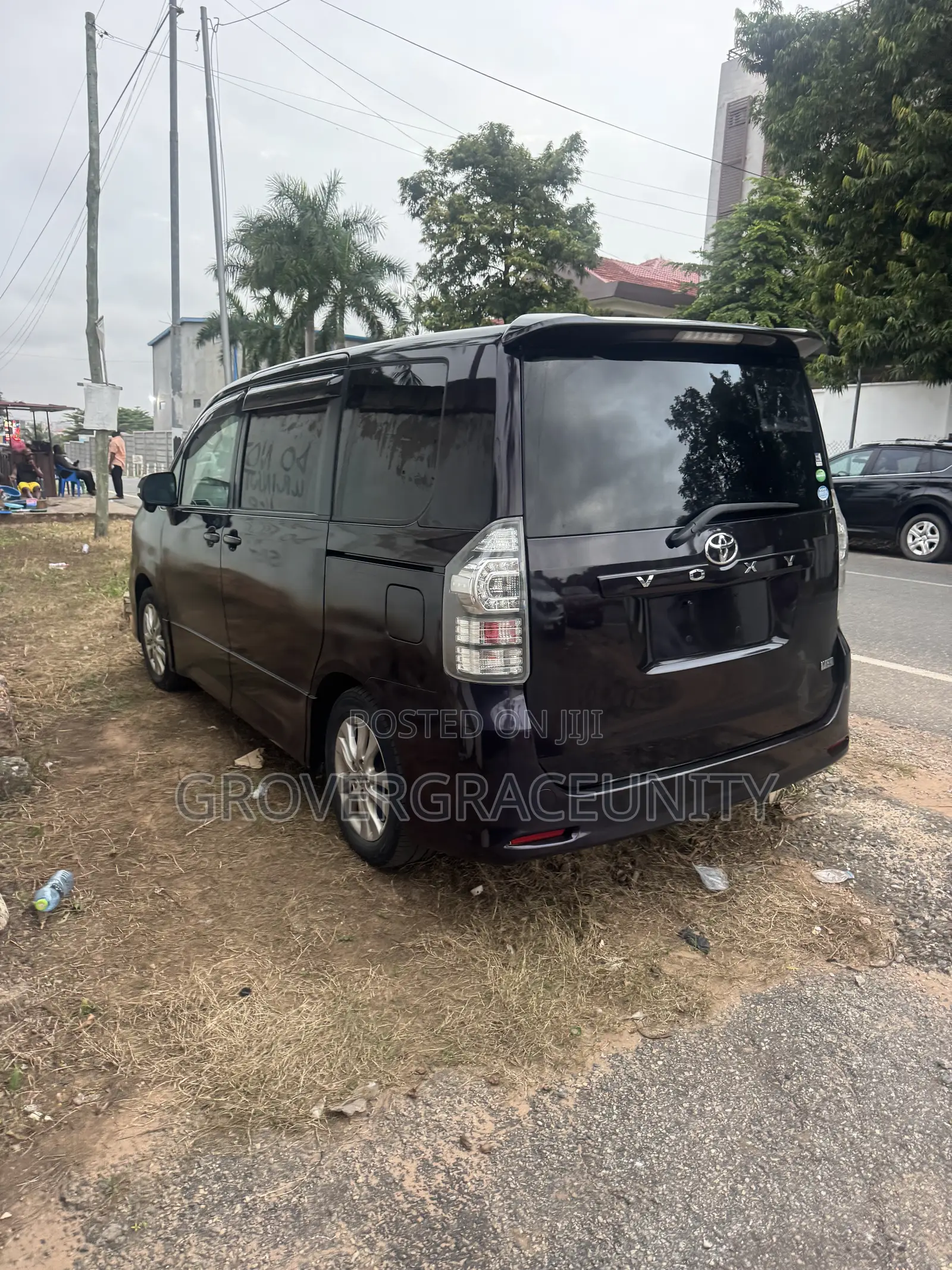 Toyota Voxy V 2WD 7-Seater 2013 Black