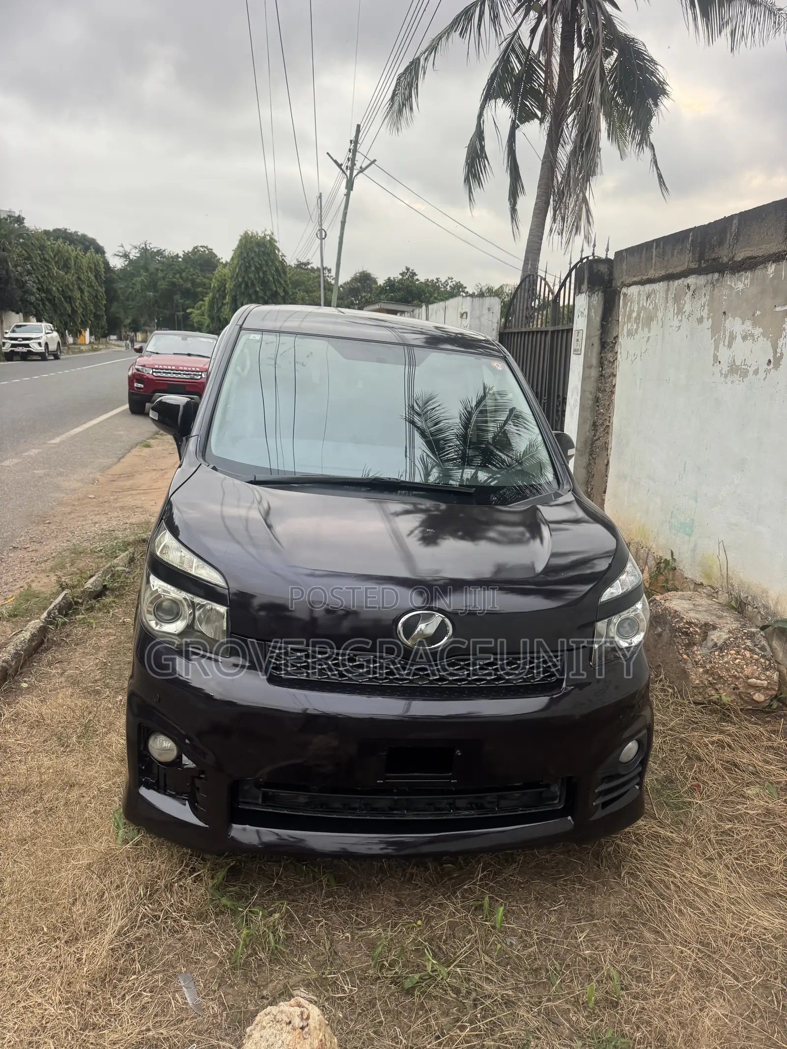 Toyota Voxy V 2WD 7-Seater 2013 Black