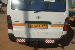 Toyota HiAce 2015 White