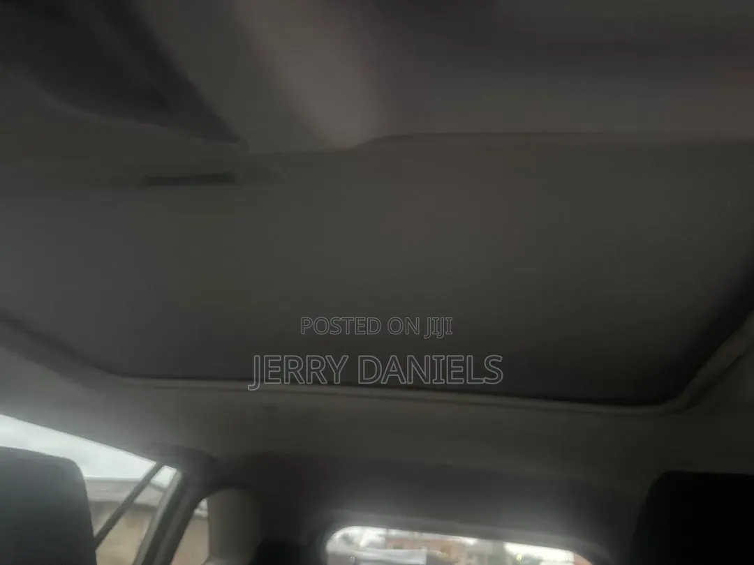 Toyota RAV4 XLE AWD 2019 Silver