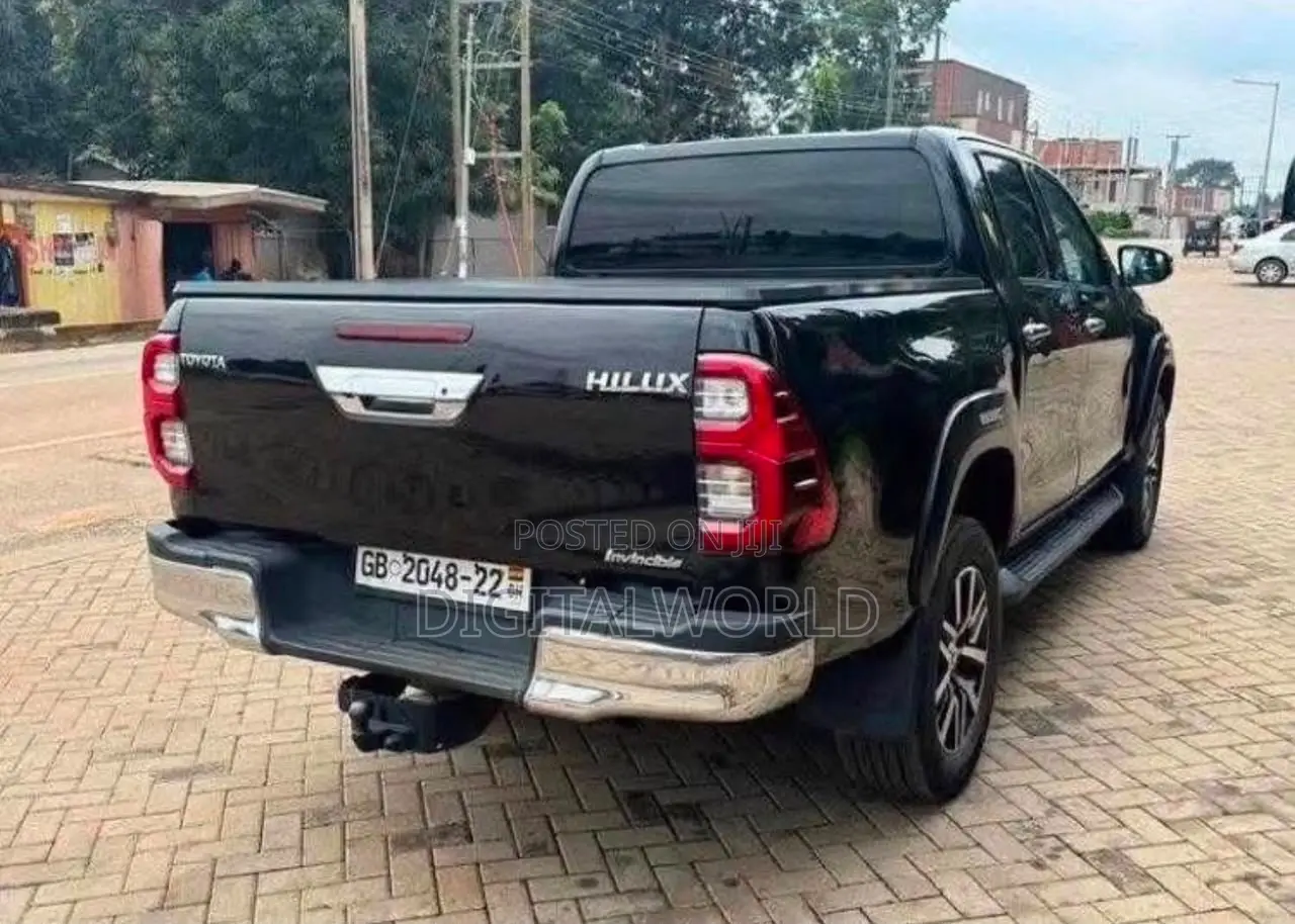 Toyota Hilux Revo Double Cab Deisel 2.4 AWD 2017 Black