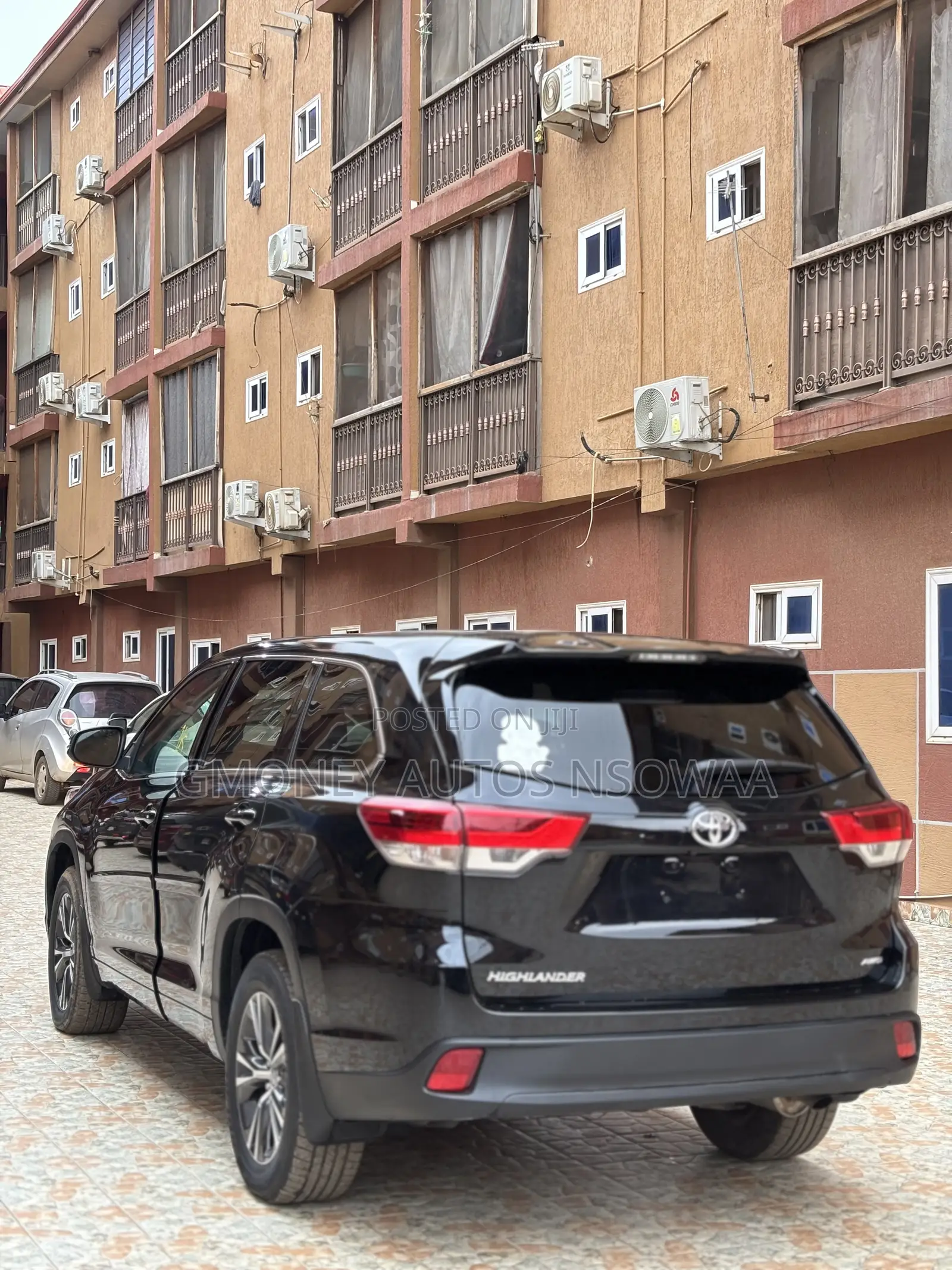 Toyota Highlander LE 4x2 (2.7L 4cyl 6A) 2018 Black