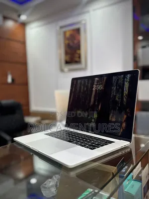 Laptop Apple MacBook Pro 2018 16GB Intel Core i7 SSD 512GB