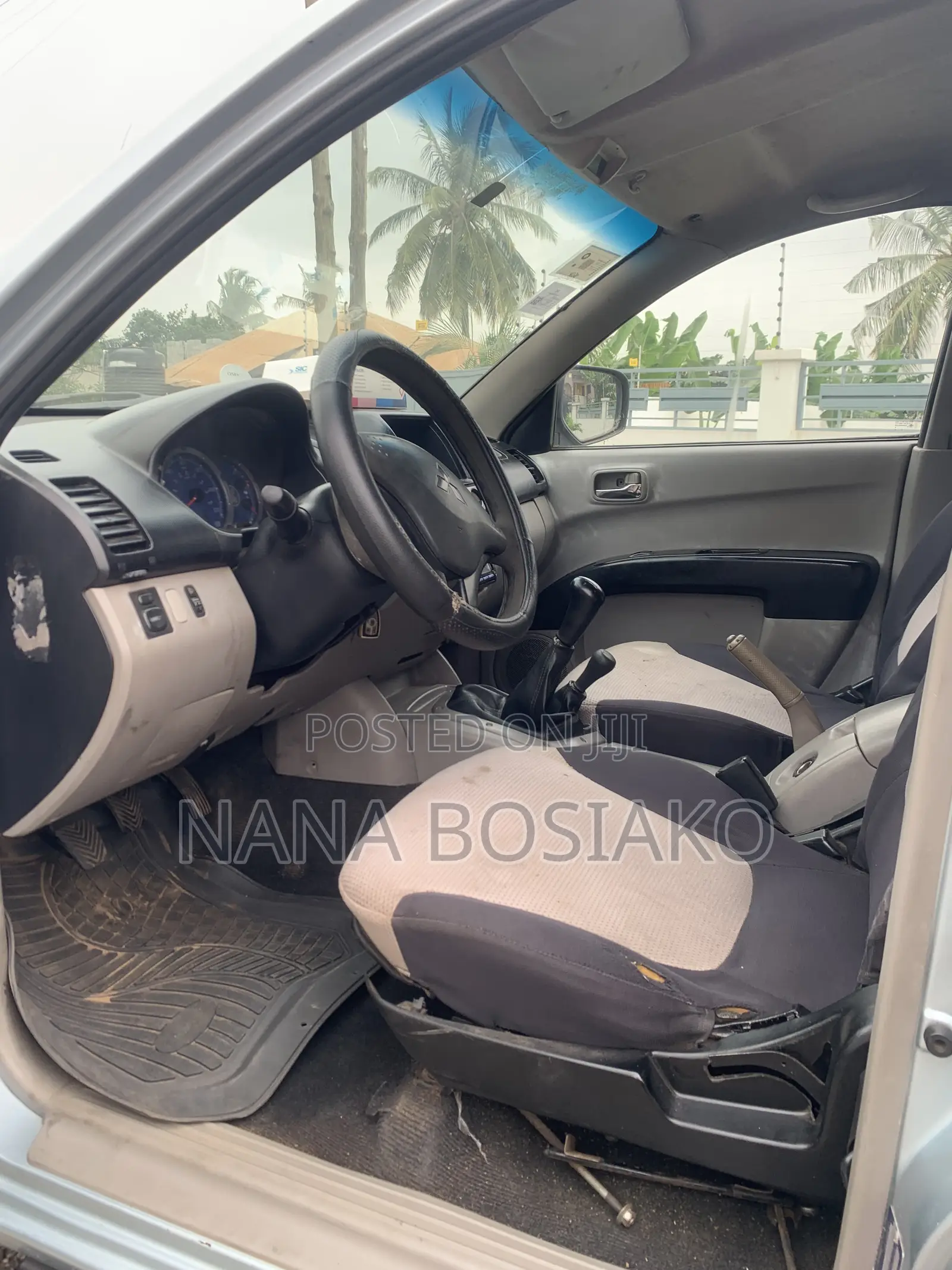Mitsubishi L200 2010 Blue
