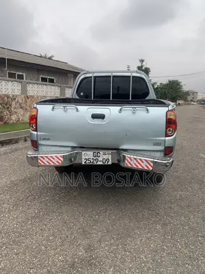 Mitsubishi L200 2010 Blue