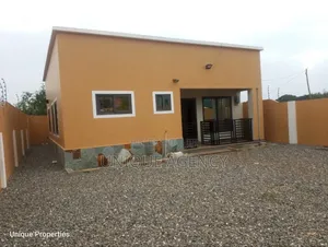 2bdrm Bungalow in Main Station for rent