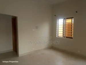 2bdrm Bungalow in Main Station for rent