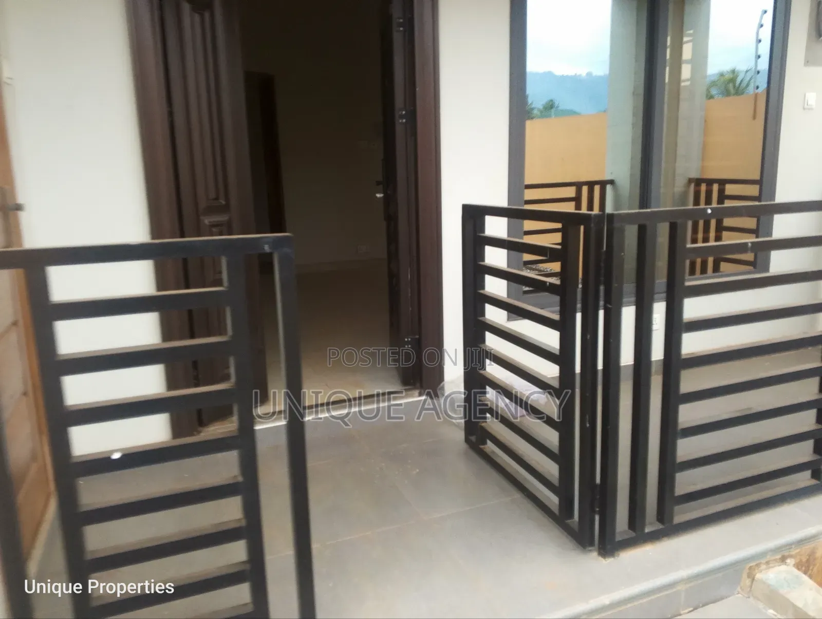 2bdrm Bungalow in Main Station for rent
