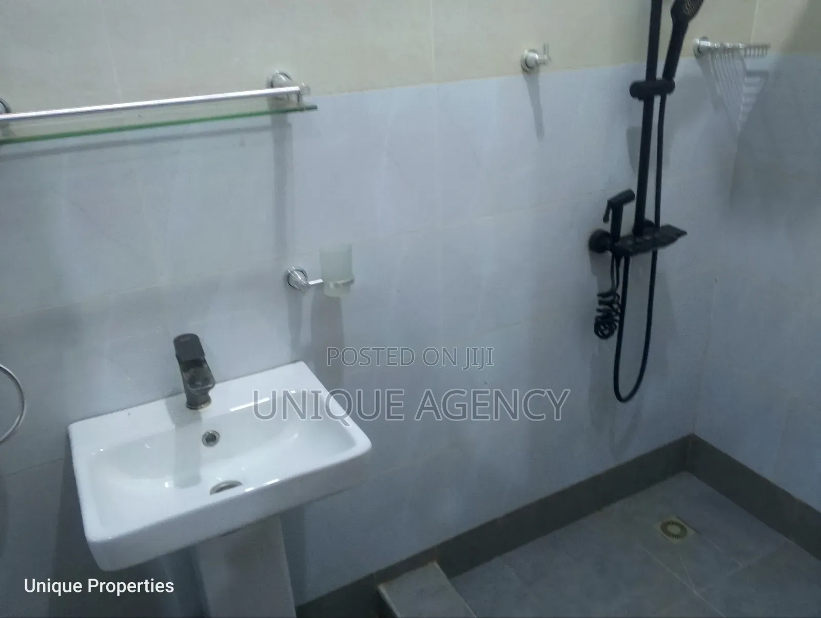 2bdrm Bungalow in Main Station for rent
