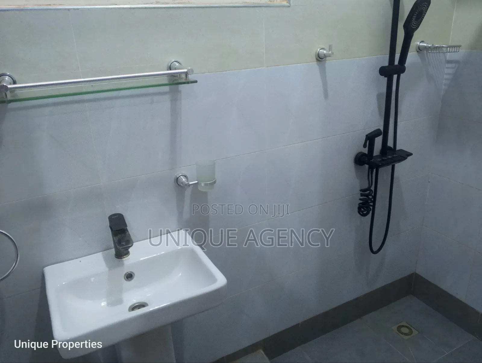 2bdrm Bungalow in Main Station for rent