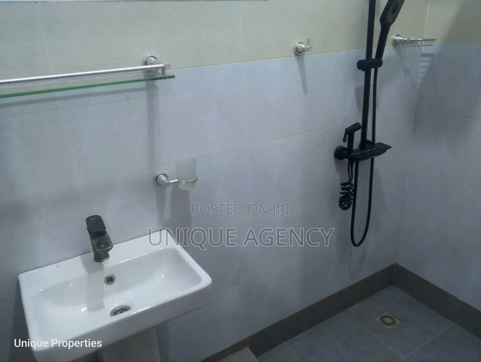 2bdrm Bungalow in Main Station for rent