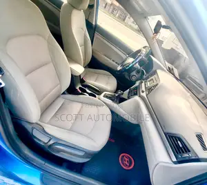 Hyundai Elantra Limited Sedan FWD (2.0L 4cyl 6A) 2017 Blue