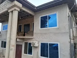 7bdrm Block of Flats in Cape Town, Tarkwa Nsuaem for sale