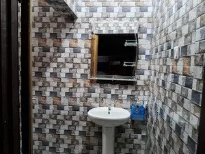7bdrm Block of Flats in Cape Town, Tarkwa Nsuaem for sale