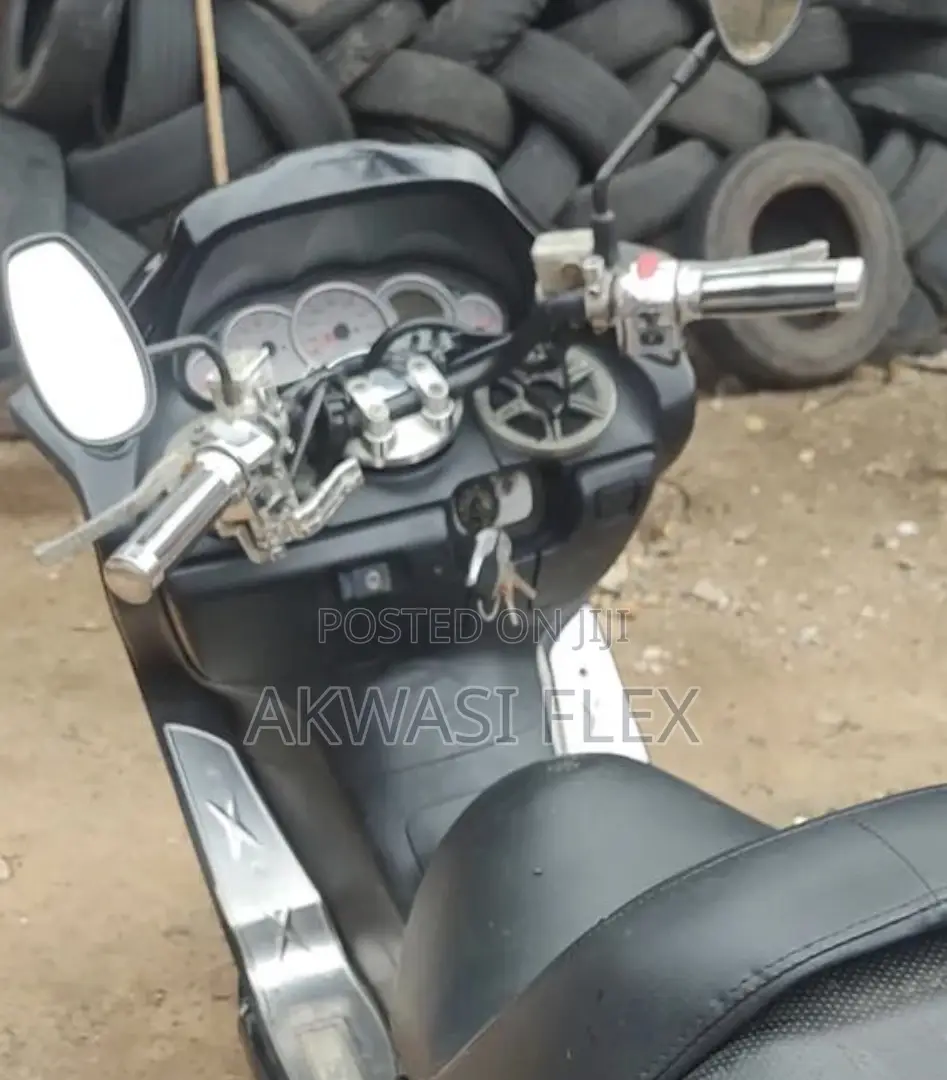 Yamaha Majesty 2023 Black