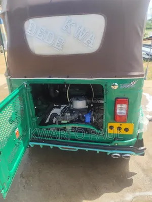 Bajaj RE 2025 Red